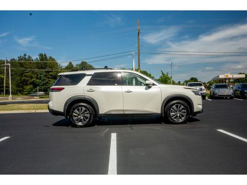 Pearl White Tricoat 2022 Nissan Pathfinder SV 2WD