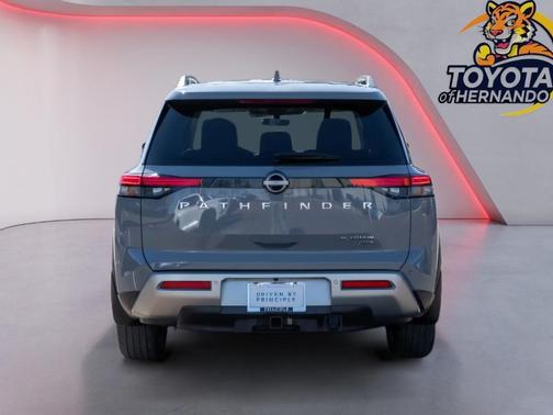 2024 Nissan Pathfinder Platinum 4WD