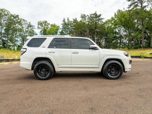 Blizzard Pearl 2020 Toyota 4Runner Limited