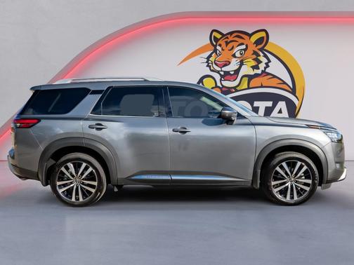 Gun Metallic 2025 Nissan Pathfinder Platinum FWD