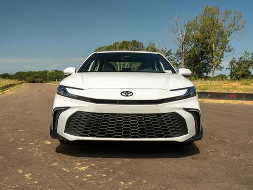 Ice Cap 2026 Toyota Camry SE