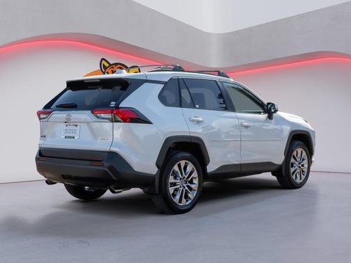 Wind Chill Pearl 2025 Toyota RAV4 XLE Premium