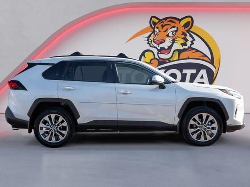 Wind Chill Pearl 2025 Toyota RAV4 XLE Premium