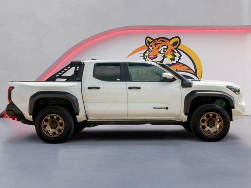 Ice Cap 2025 Toyota Tacoma Hybrid Trailhunter