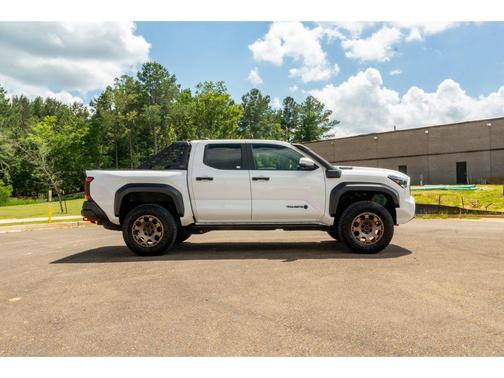 Ice Cap 2025 Toyota Tacoma Hybrid Trailhunter