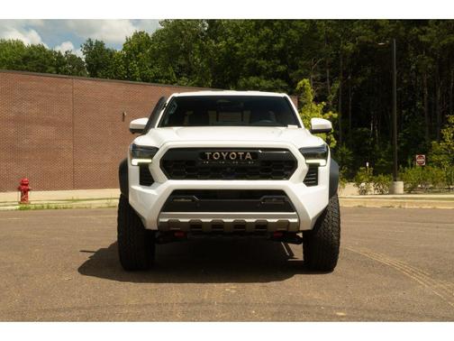 Ice Cap 2025 Toyota Tacoma Hybrid Trailhunter