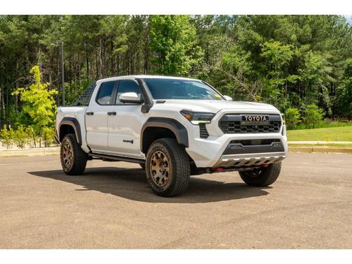 Ice Cap 2025 Toyota Tacoma Hybrid Trailhunter