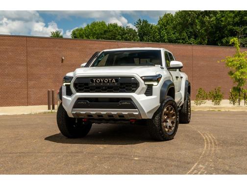 Ice Cap 2025 Toyota Tacoma Hybrid Trailhunter