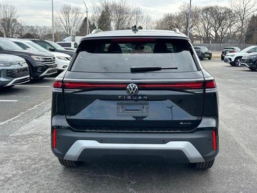 Deep Black Pearl Effect 2026 Volkswagen Tiguan 2.0T S