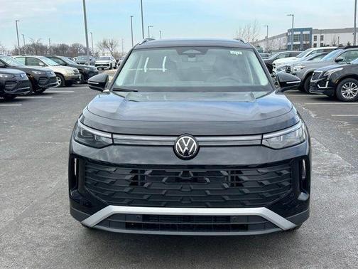 Deep Black Pearl Effect 2026 Volkswagen Tiguan 2.0T S