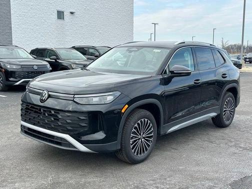 Deep Black Pearl Effect 2026 Volkswagen Tiguan 2.0T S