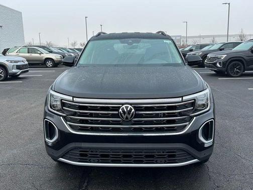 Deep Black Pearl Effect 2026 Volkswagen Atlas 2.0T SE W/TECHNOLOGY