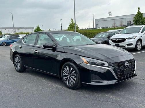 Black 2023 Nissan Altima 2.5 SV