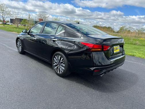 Black 2023 Nissan Altima 2.5 SV