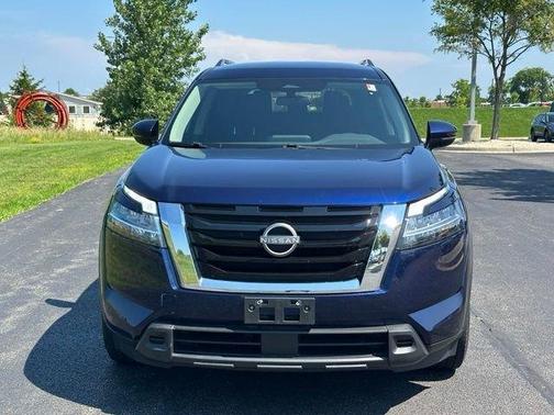 Deep Ocean Blue 2022 Nissan Pathfinder SV