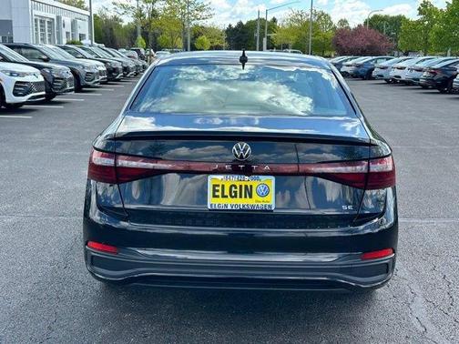 Deep Black Pearl Effect 2026 Volkswagen Jetta 1.5T SE
