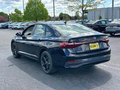 Deep Black Pearl Effect 2026 Volkswagen Jetta 1.5T SE