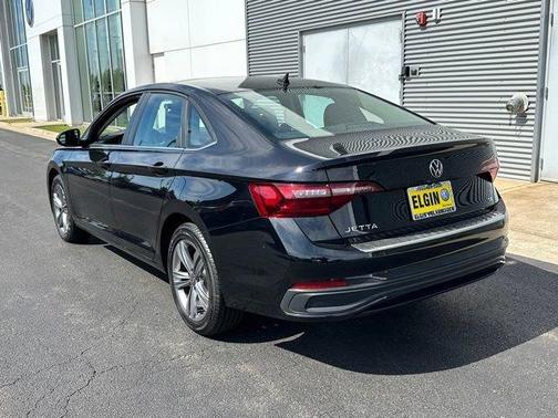 Deep Black Pearl Effect 2024 Volkswagen Jetta 1.5T SE