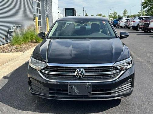 Deep Black Pearl Effect 2024 Volkswagen Jetta 1.5T SE
