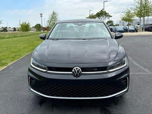 Deep Black Pearl Effect 2025 Volkswagen Jetta 1.5T SE