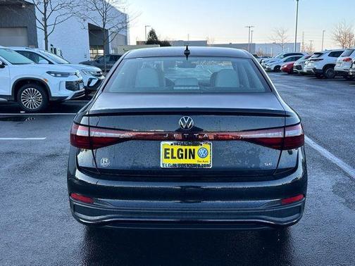 Deep Black Pearl Effect 2026 Volkswagen Jetta 1.5T SE