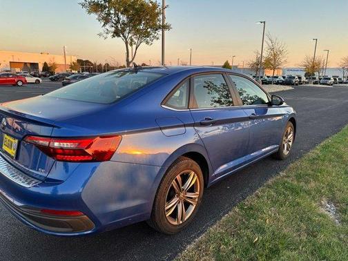 Rising Blue Metallic 2023 Volkswagen Jetta 1.5T SE