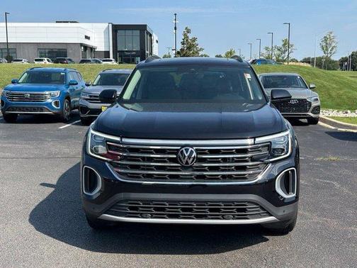 Deep Black Pearl Effect 2024 Volkswagen Atlas 2.0T SE