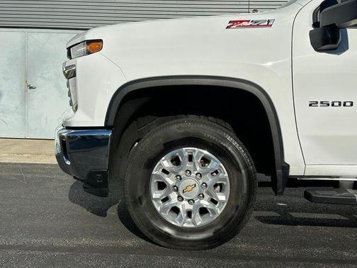 Summit White 2025 Chevrolet Silverado 2500 LT