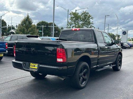 Brilliant Black Crystal Pearlcoat 2019 RAM 1500 Classic Express