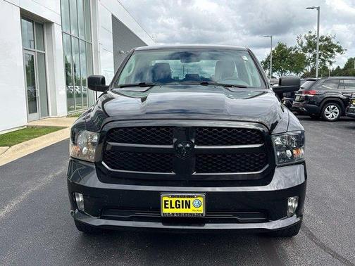 Brilliant Black Crystal Pearlcoat 2019 RAM 1500 Classic Express