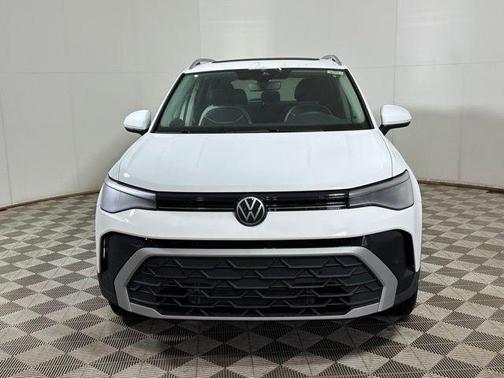 Pure White 2025 Volkswagen Taos 1.5T SE