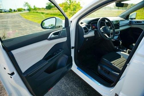 2025 Volkswagen Taos 1.5T SEL