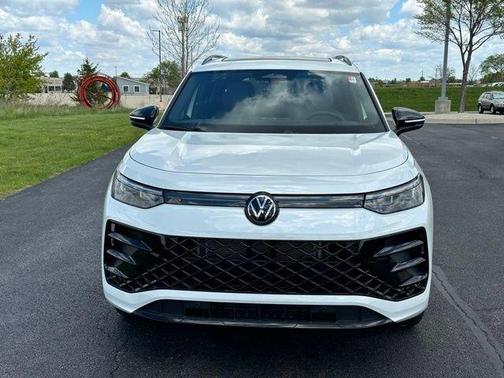 Opal White Pearl 2026 Volkswagen Tiguan 2.0T SE R-Line Black