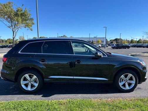 Mythos Black Metallic 2023 Audi Q7 55 Premium