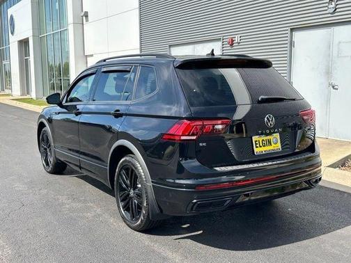 Deep Black Pearl Effect 2022 Volkswagen Tiguan 2.0T SE R-Line Black