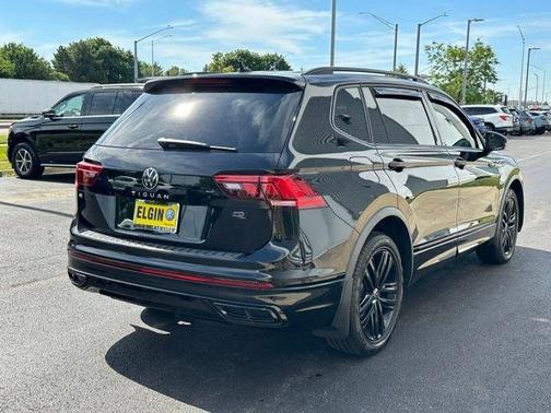 Deep Black Pearl Effect 2022 Volkswagen Tiguan 2.0T SE R-Line Black