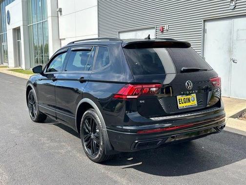 Deep Black Pearl Effect 2022 Volkswagen Tiguan 2.0T SE R-Line Black
