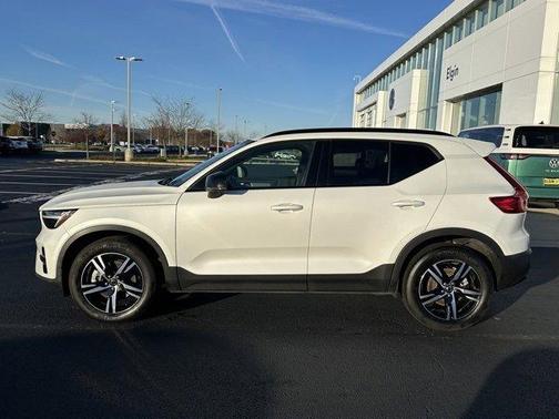 2024 Volvo XC40 B5 Core