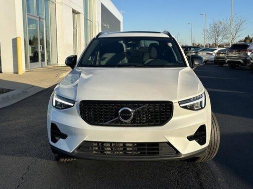 2024 Volvo XC40 B5 Core