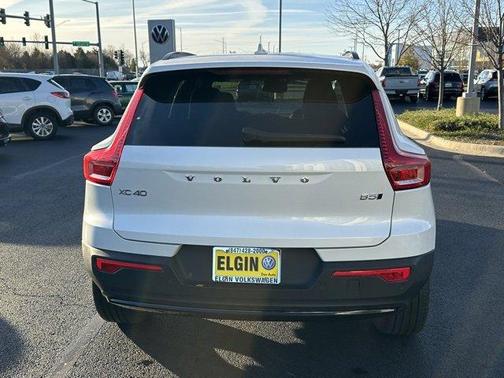 2024 Volvo XC40 B5 Core