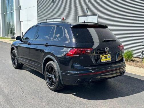 Deep Black Pearl Effect 2024 Volkswagen Tiguan 2.0T SE R-Line Black