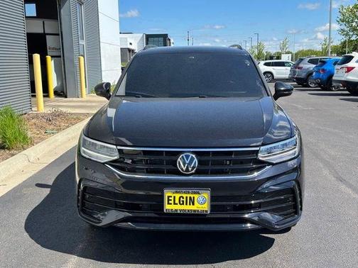 Deep Black Pearl Effect 2024 Volkswagen Tiguan 2.0T SE R-Line Black