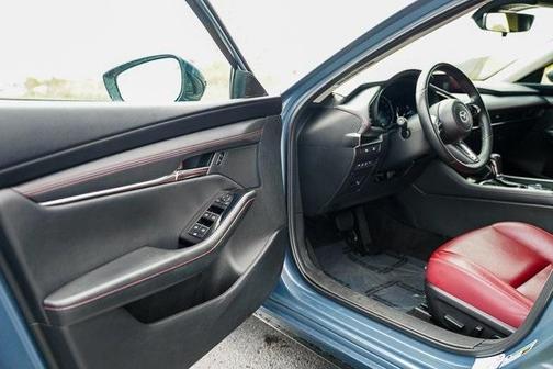 2024 Mazda Mazda3 Carbon Edition