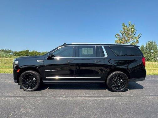 Onyx Black 2023 GMC Yukon XL Denali