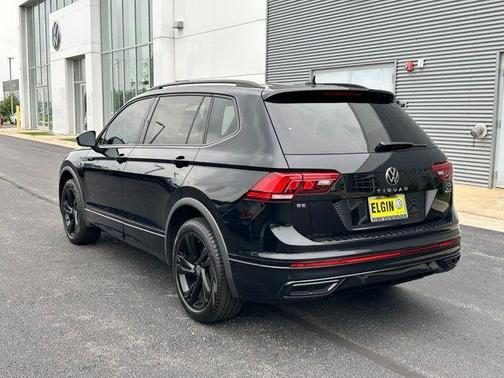 Deep Black Pearl Effect 2024 Volkswagen Tiguan 2.0T SE R-Line Black