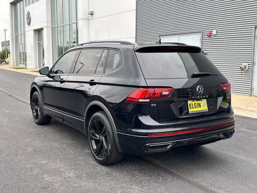 Deep Black Pearl Effect 2024 Volkswagen Tiguan 2.0T SE R-Line Black