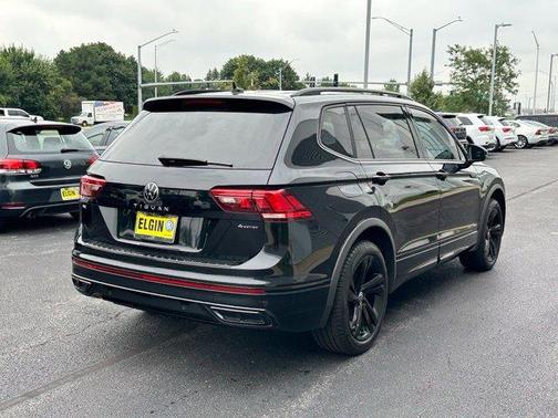 Deep Black Pearl Effect 2024 Volkswagen Tiguan 2.0T SE R-Line Black