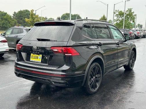 Deep Black Pearl Effect 2022 Volkswagen Tiguan 2.0T SE R-Line Black