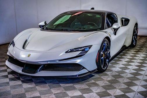 2023 Ferrari SF90 Stradale Base
