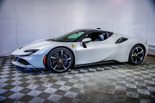 2023 Ferrari SF90 Stradale Base